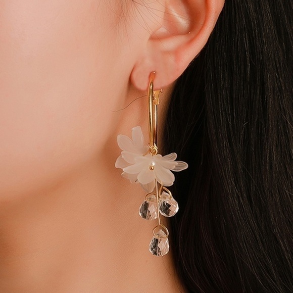 NEW Sweet Flower Crystal Pendant Earrings - Picture 6 of 7